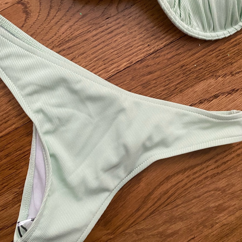 bathing suit - Picture 3 of 6